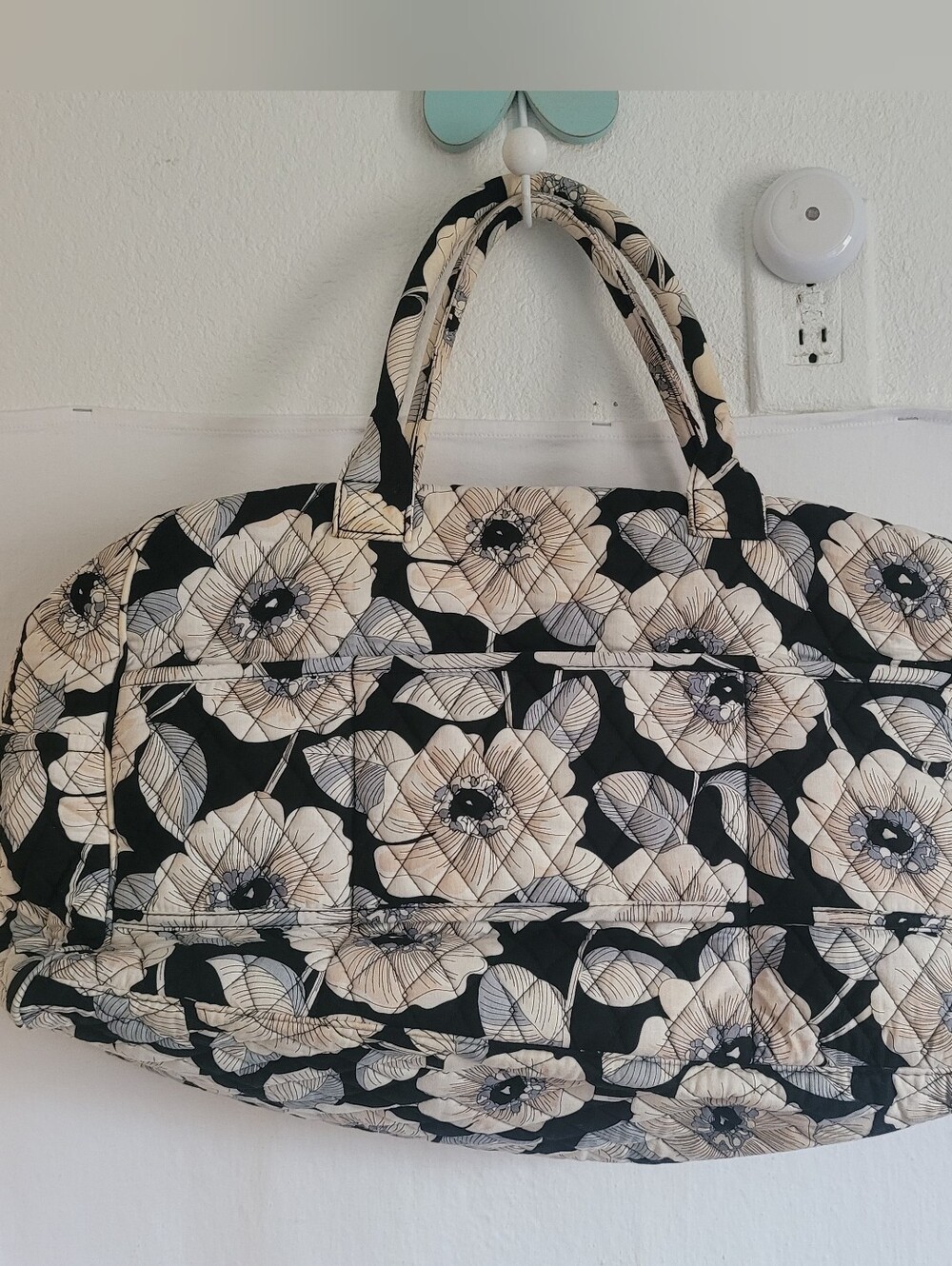 Vera Bradley..Quilted Floral Travel Tote Bag in Black and Cream, Carry On Flight